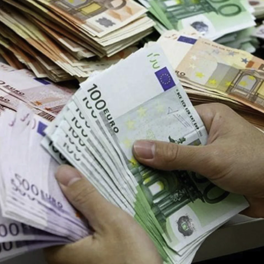Prelievi oltre 1.000 euro al giorno e 5.000 al mese: i controlli sul conto nel 2026